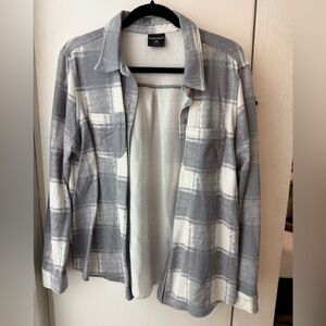 32 Degrees Heat Women’s Gray and White Plaid Soft Flannel Button-Up Shirt (L)